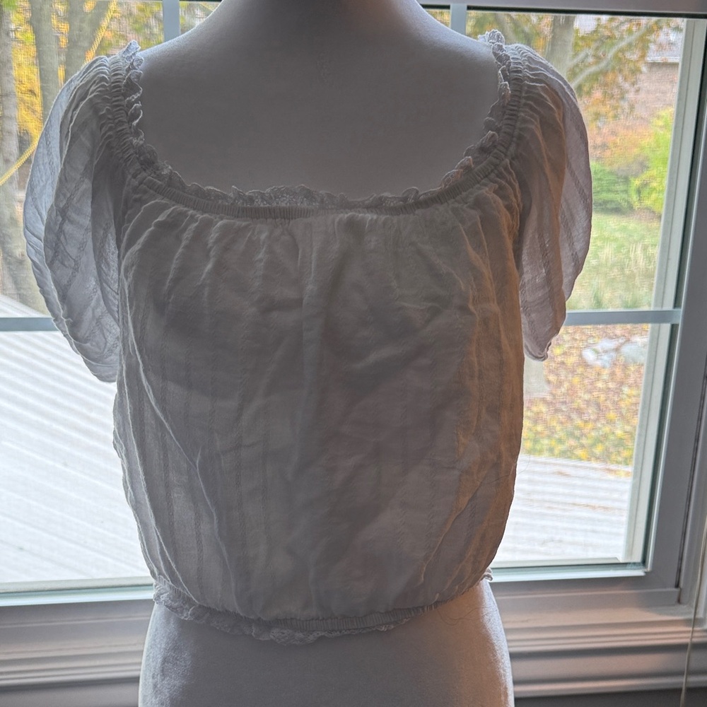 Elegant White Women's Top - Picture 2 of 4